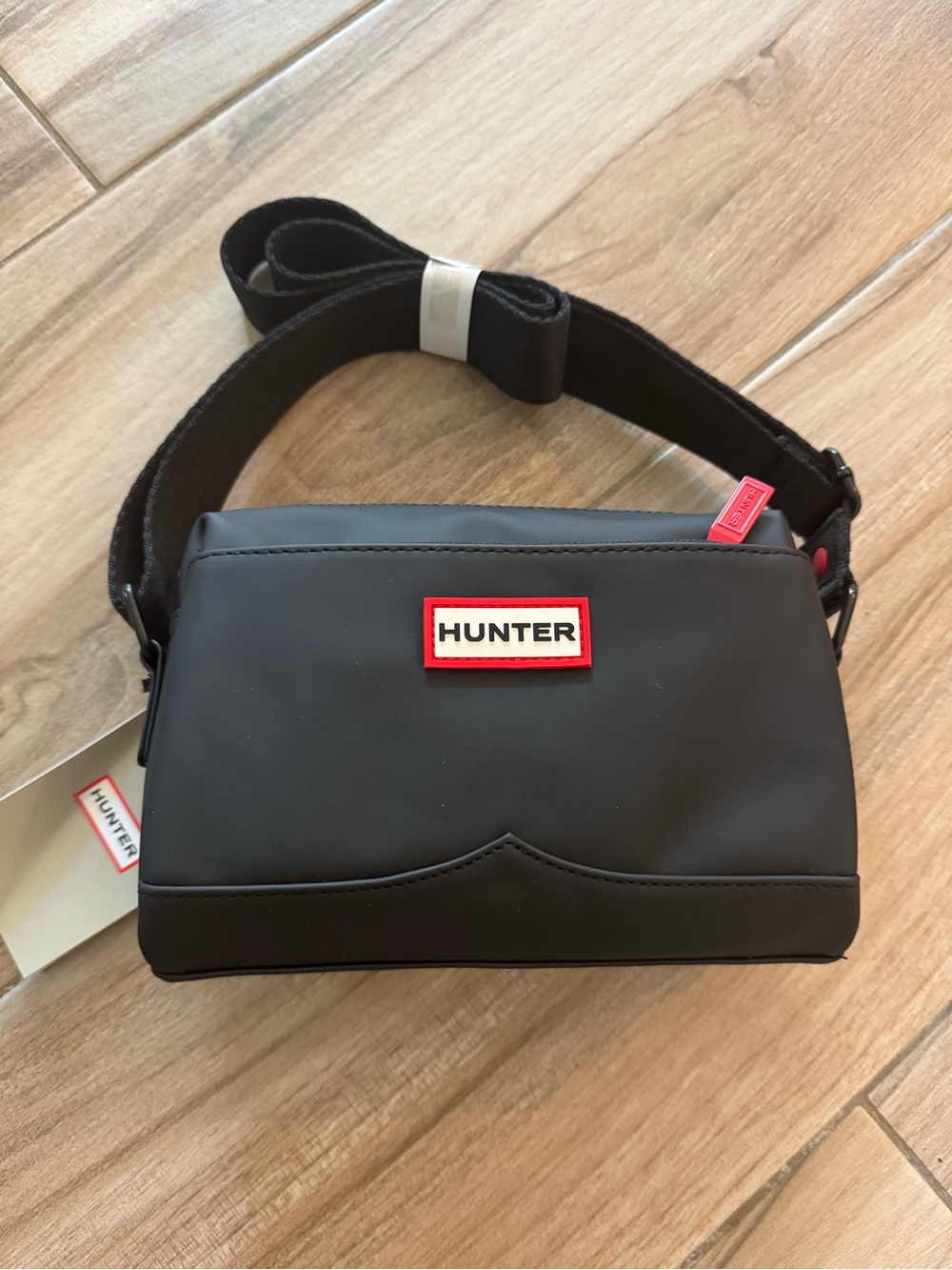 Hunter Women’s Black Crossbody Bag Solid Rectangle Zip Logo Detachable Strap